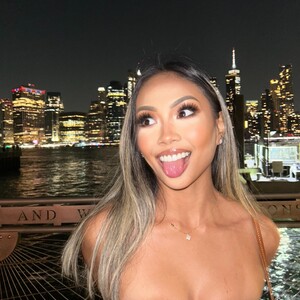 UrBabyGirl — cam show live